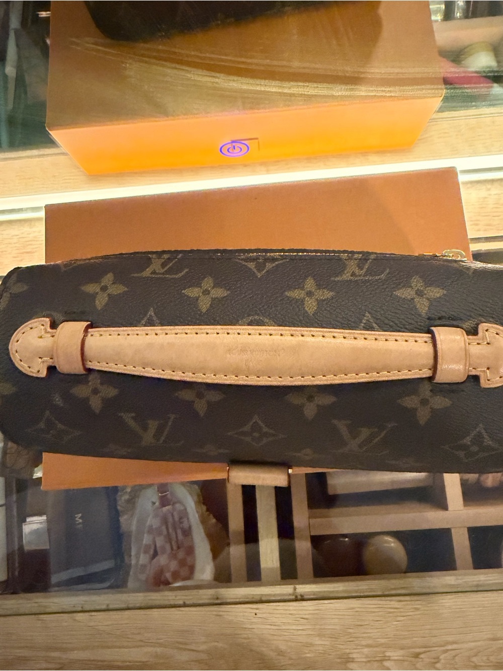 Louis Vuitton Pochette Métis East-West - Picture 4 of 9
